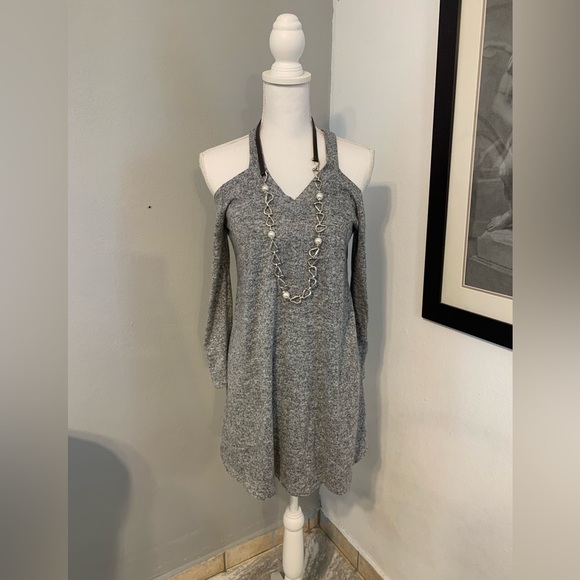 Charlotte Russe off shoulders dress - Picture 1 of 3